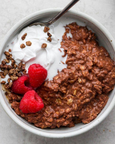 Chocolate Breakfast Oatmeal Bowl - Easy, Vegan and Creamy