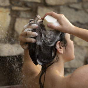 Go-For-Zero-Australia-Beauty-And-The-Bees-Australia-Bee-Pure-Shampoo-Bar-2