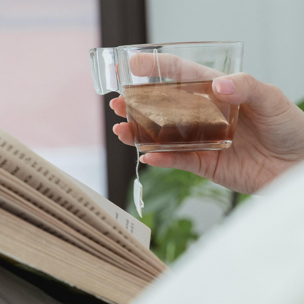 5 Ways to Avoid Microplastics in Your Drinks