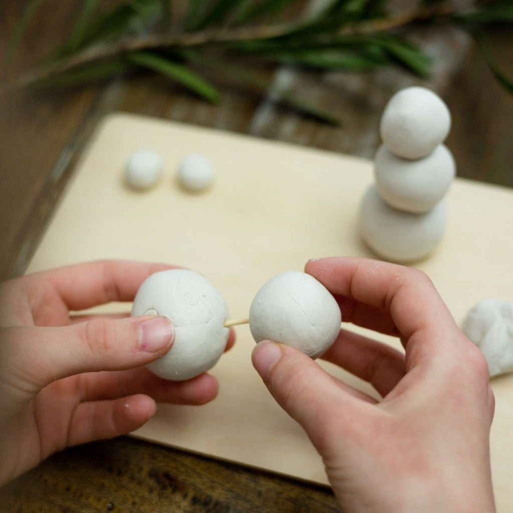 Go-For-Zero-Australia-Poppy-And-Daisy-Australia-DIY-Clay-Snowmen-Kit