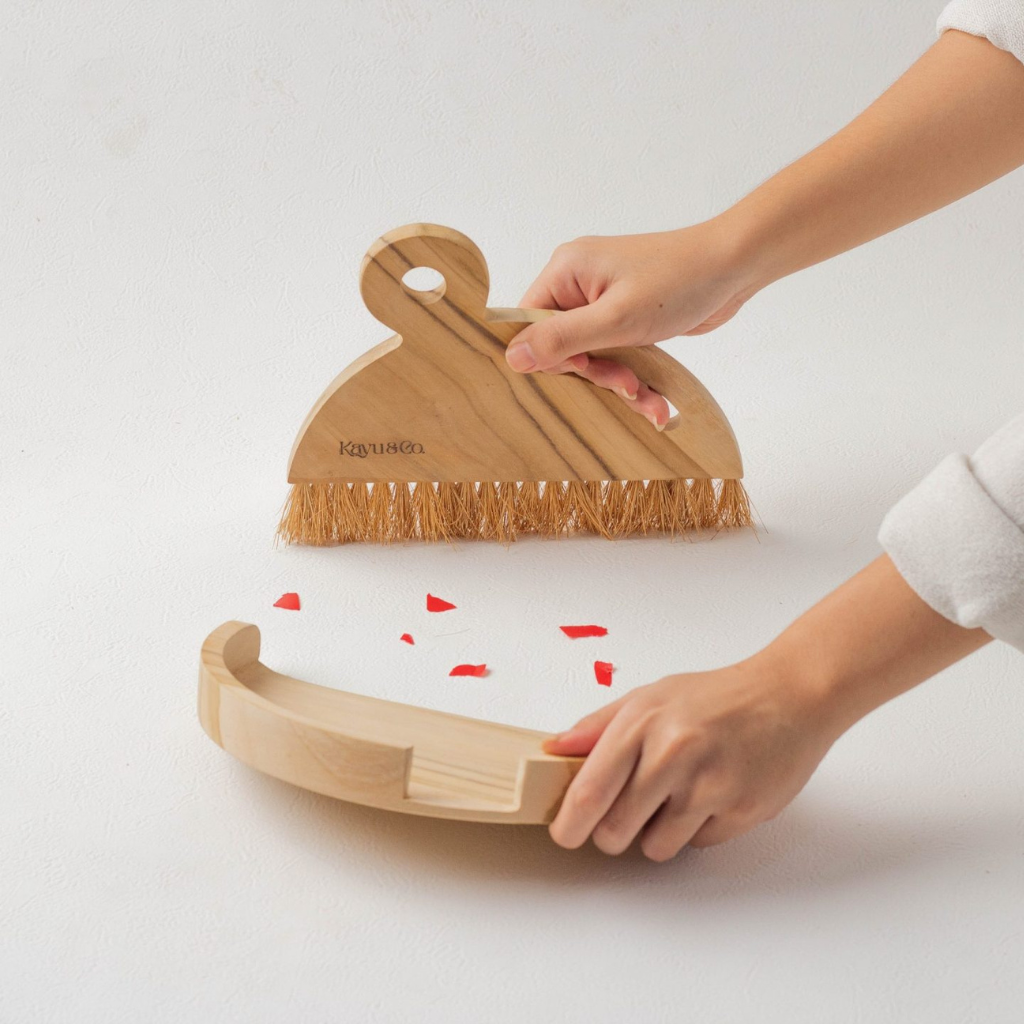 Go-For-Zero-Australia-Kayu-&-Co-Australia-Wooden-Dustpan-And-Brush-2-Sizes-In-Use