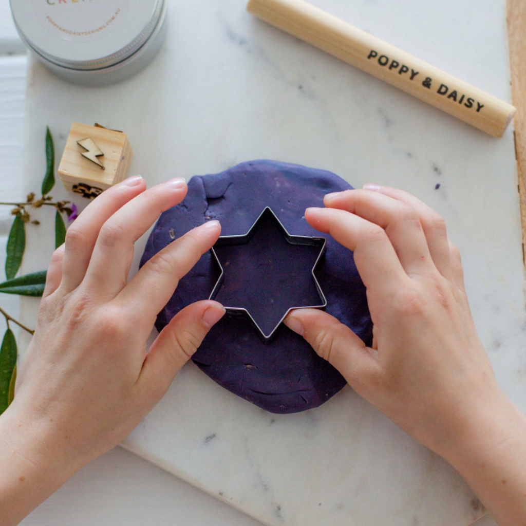 Go-For-Zero-Australia-Poppy-And-Daisy-Australia-Natural-Play-Dough-In-Use