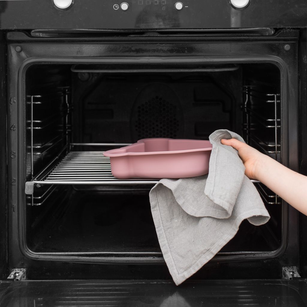 Go-For-Zero-Australia-We-Might-Be-Tiny-Cake-Mold-Dusty-Rose-Oven